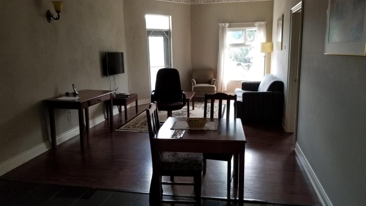 Guest House Villa Mishkan Runaway Bay Bagian luar foto