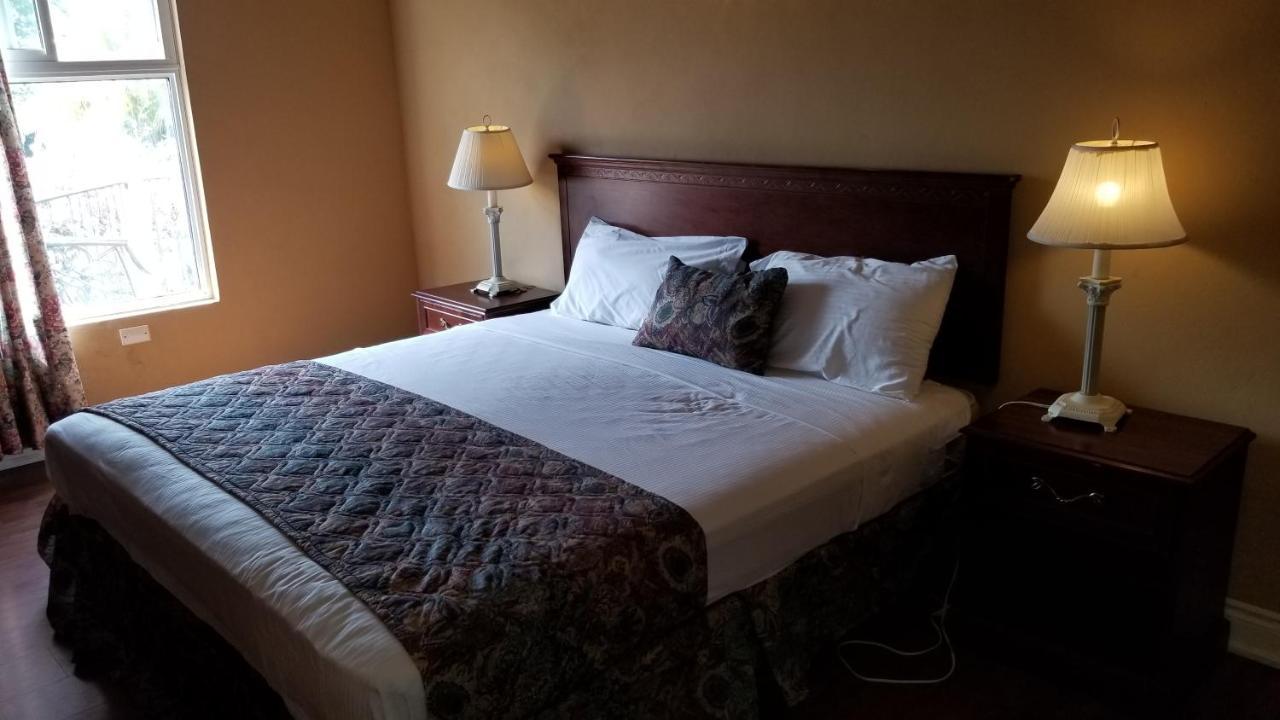Guest House Villa Mishkan Runaway Bay Bagian luar foto