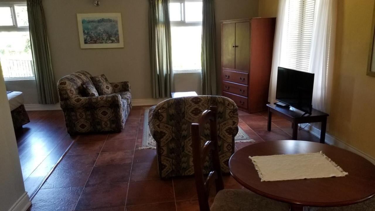 Guest House Villa Mishkan Runaway Bay Bagian luar foto