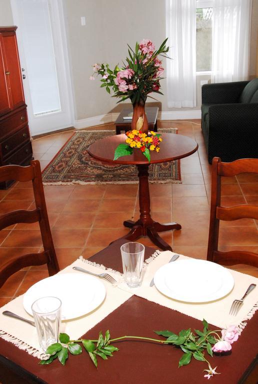 Guest House Villa Mishkan Runaway Bay Ruang foto